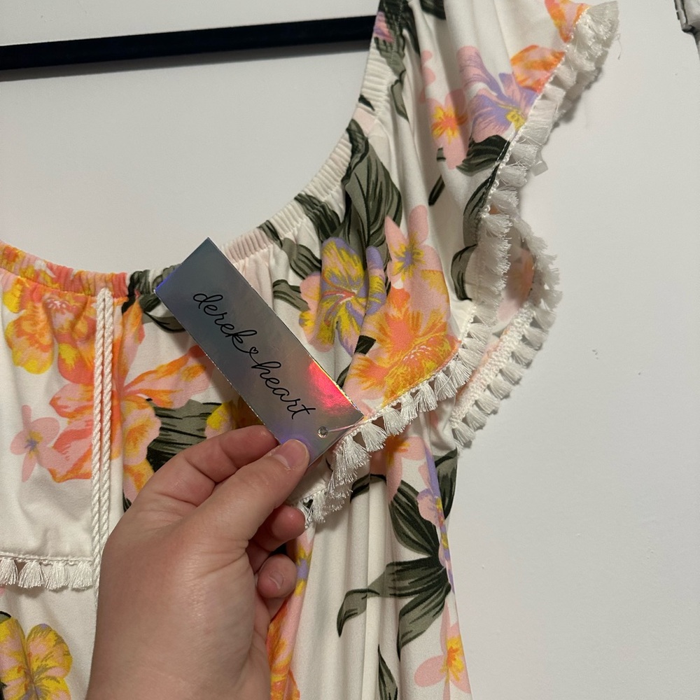 NWT Floral Ruffle Romper - Picture 5 of 6